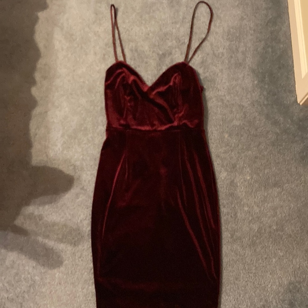 Lulus maroon stretch velveteen strappy back dress. Size S. Fully lined. EUC